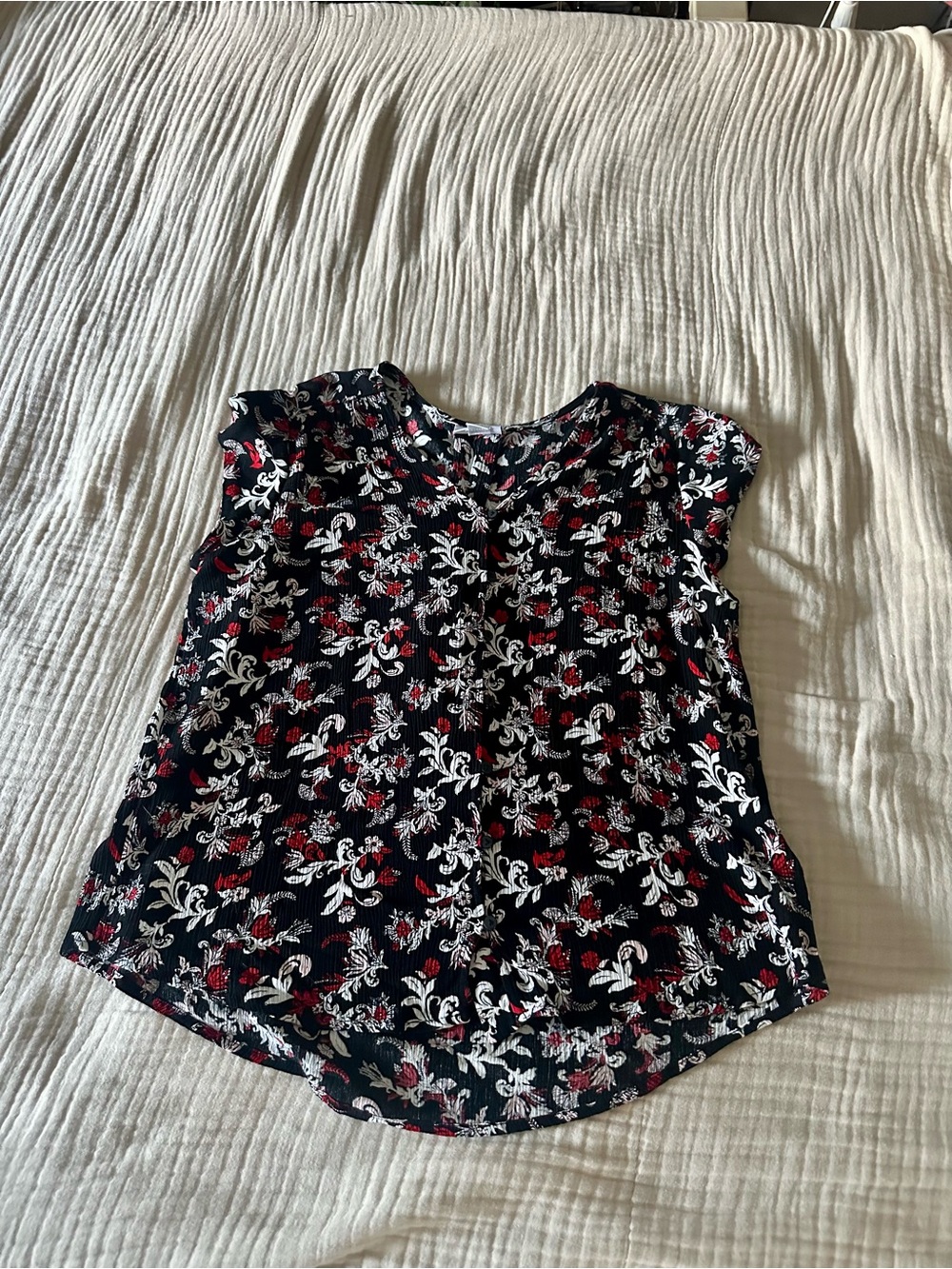 Liz Claiborne Black Floral Cap-Sleeve Blouse PL